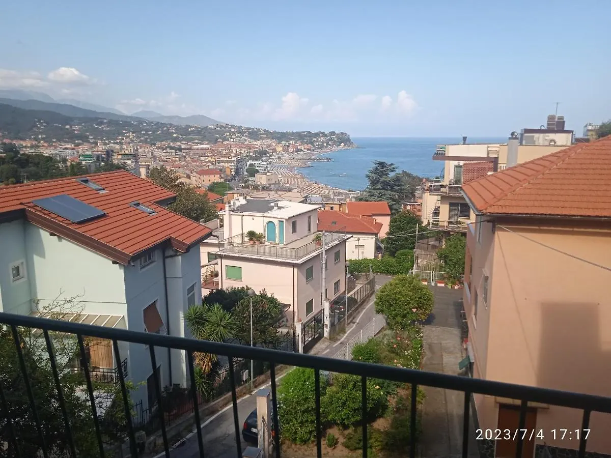 Apartment Appartamento Girasole Albissola Marina Italy